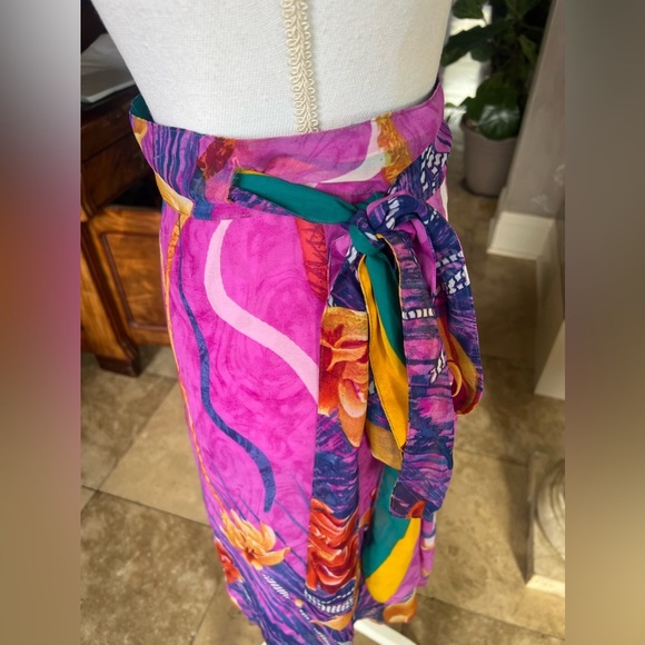 Iris Impressions wrap around silky skirt lined size medium beautiful colors - Picture 6 of 6